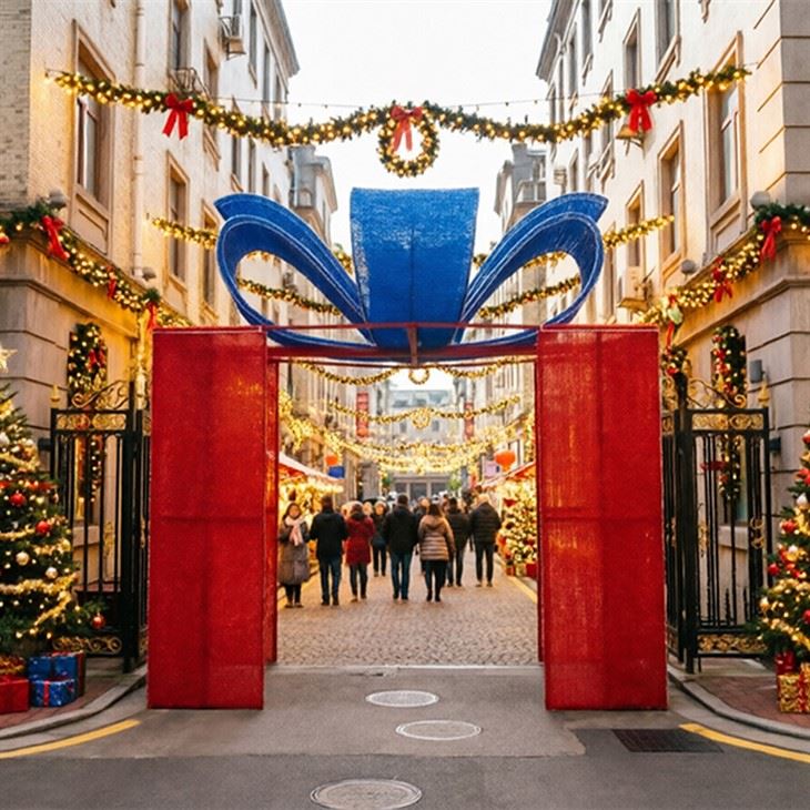 giant lighted outdoor ornaments